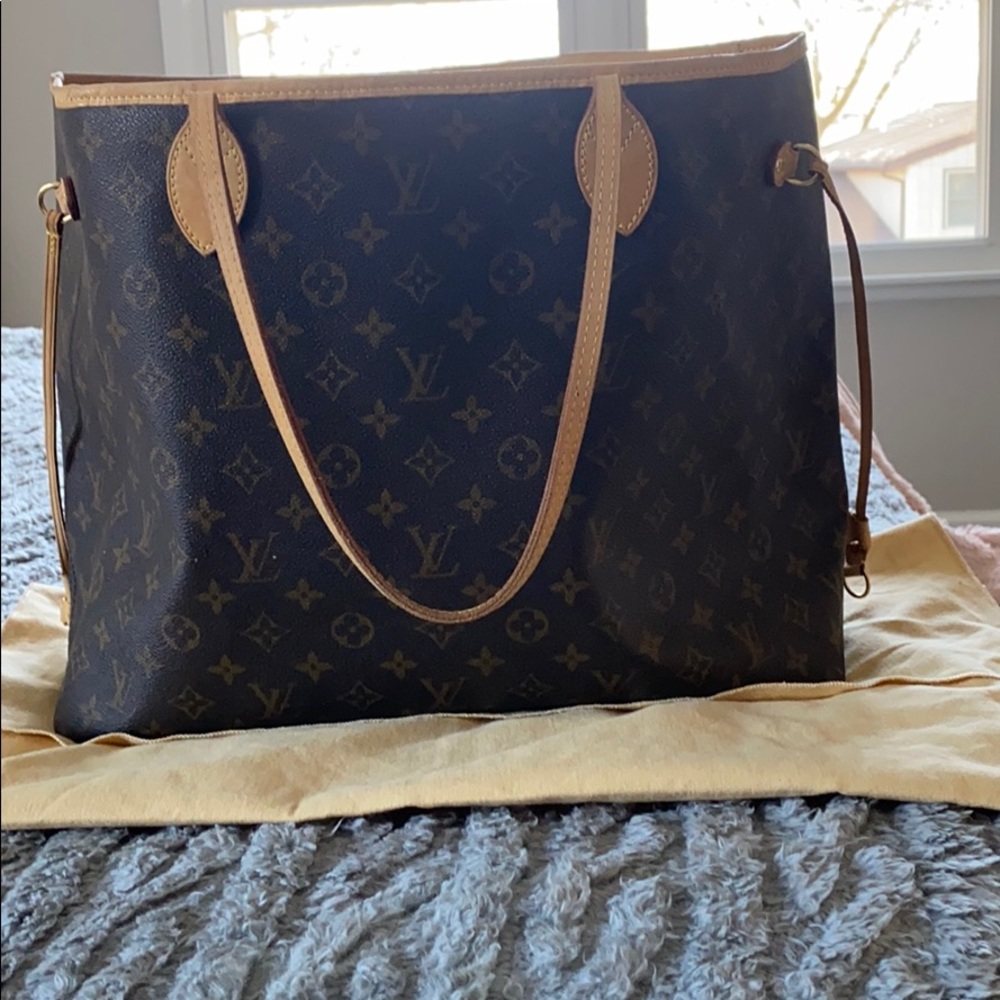 Louis Vuitton Never Full - Picture 5 of 17